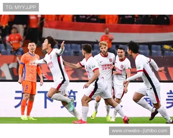 成都蓉城防守反击战术奏效，客场3-0完胜山东泰山