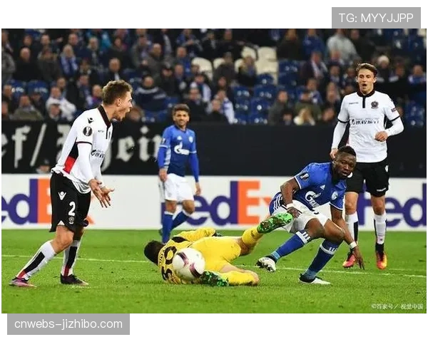 半场数据：奥格斯堡对沙尔克，双方合计仅一次射正，比赛陷入战术僵局