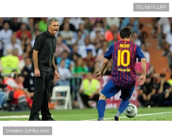 战术板:解析皇马在欧冠中可能使用的“伪九号+双边锋”攻击组合 战术板:解析皇马在欧冠中可能使用的“伪九号+双边锋”攻击组合