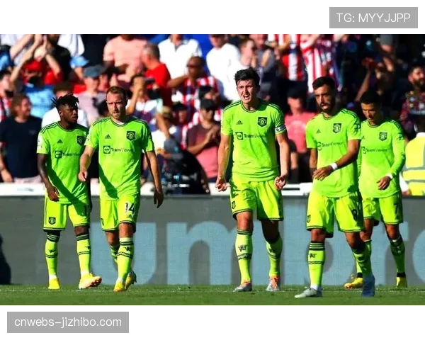 半场战报：曼联0-2落后布伦特福德，后防线漏洞频出